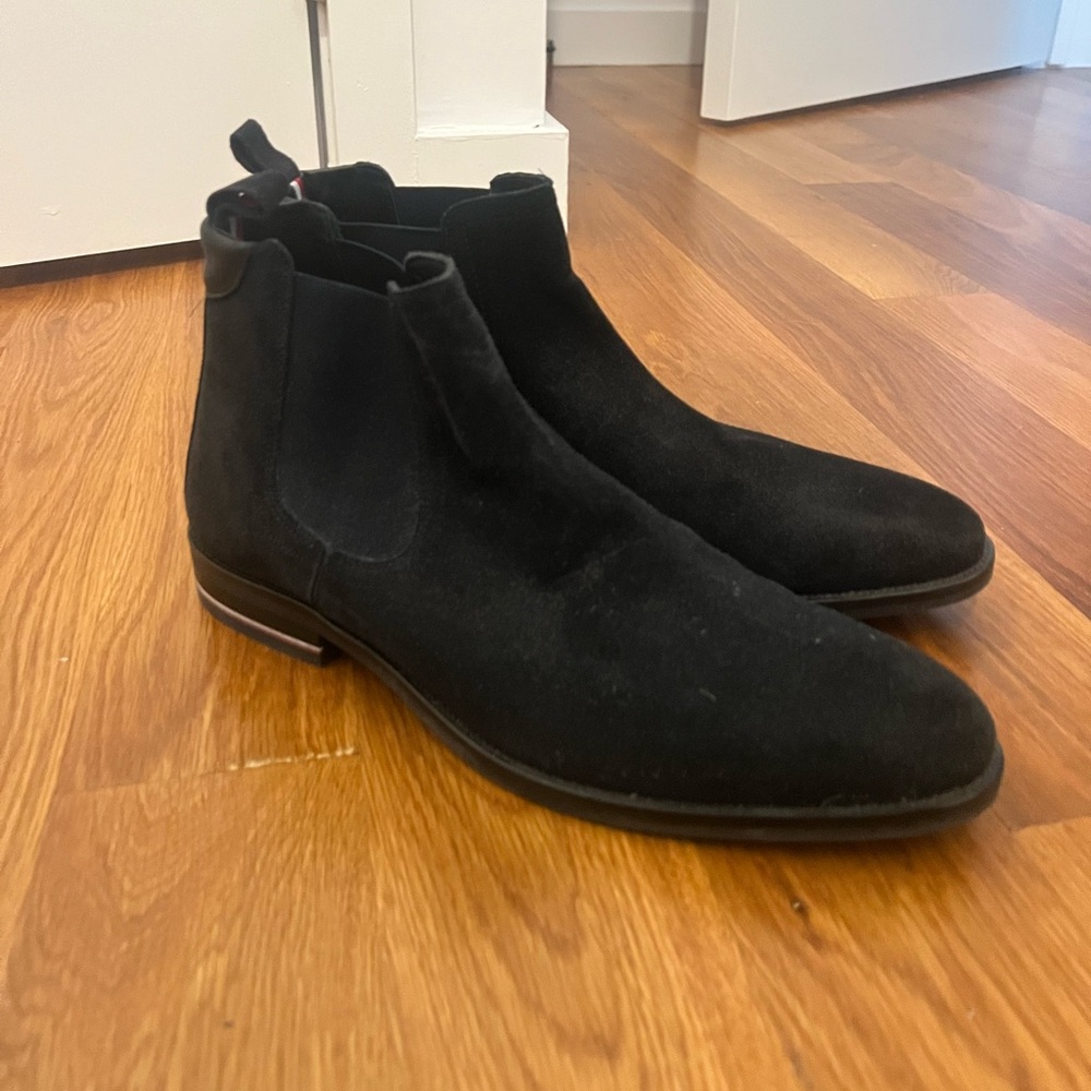 Tommy Hilfiger Black Suede Men’s Chelsea boot- never worn.
